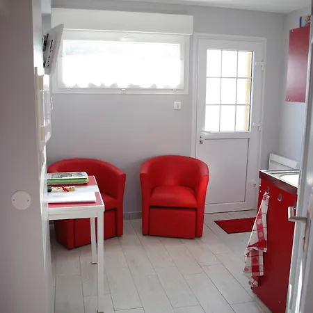 Les Hauts D'ailly Apartment *